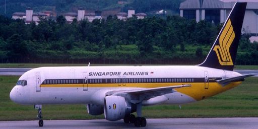 CS 757-200 SINGAPORE AIRLINES 9V-SGM