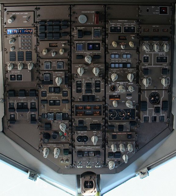 Overhead_of_B757.jpg